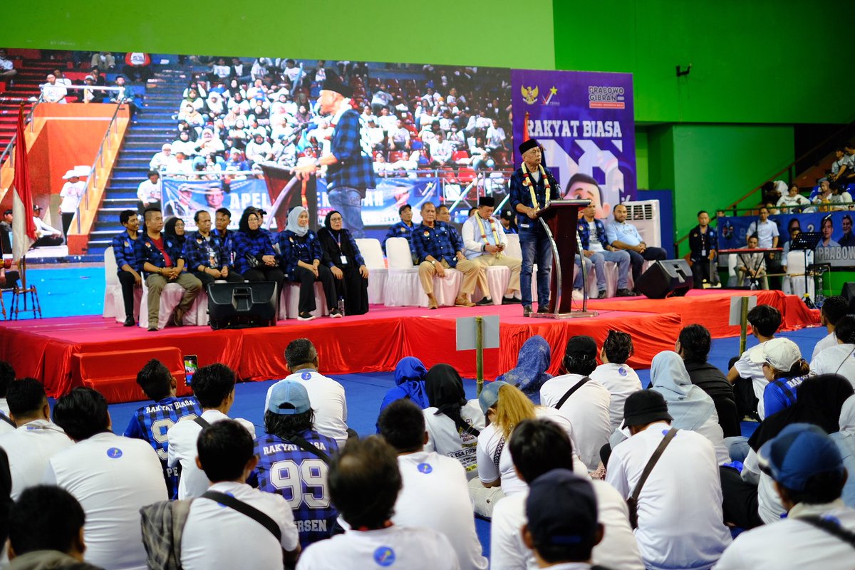 prima_or_id's tweet photo. Apel Siaga Posko Rakyat Adil Makmur se DKI Jakarta untuk memenangkan @prabowo @gibran_tweet .

Dihadiri, Ketua Umum PRIMA, Agus Jabo Priyono, Sekretaris TKN, Bapak @NusronWahid1, Komandan Relawan Golf, Haris Rusly Moti, dan Jajaran Pengurus DPP PRIMA.

#menangkanpancasila https://t.co/hYovuDdyZT