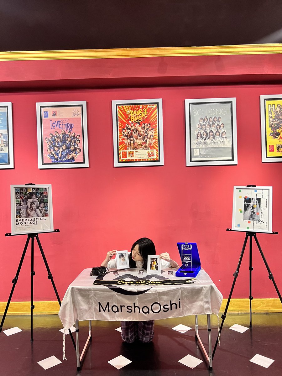 L_MarshaJKT48's tweet photo. MAKASIH ATAS 200 SHOWNYA HUHU🥺❤️
#EverlastingMontage https://t.co/DoPocYTt3M