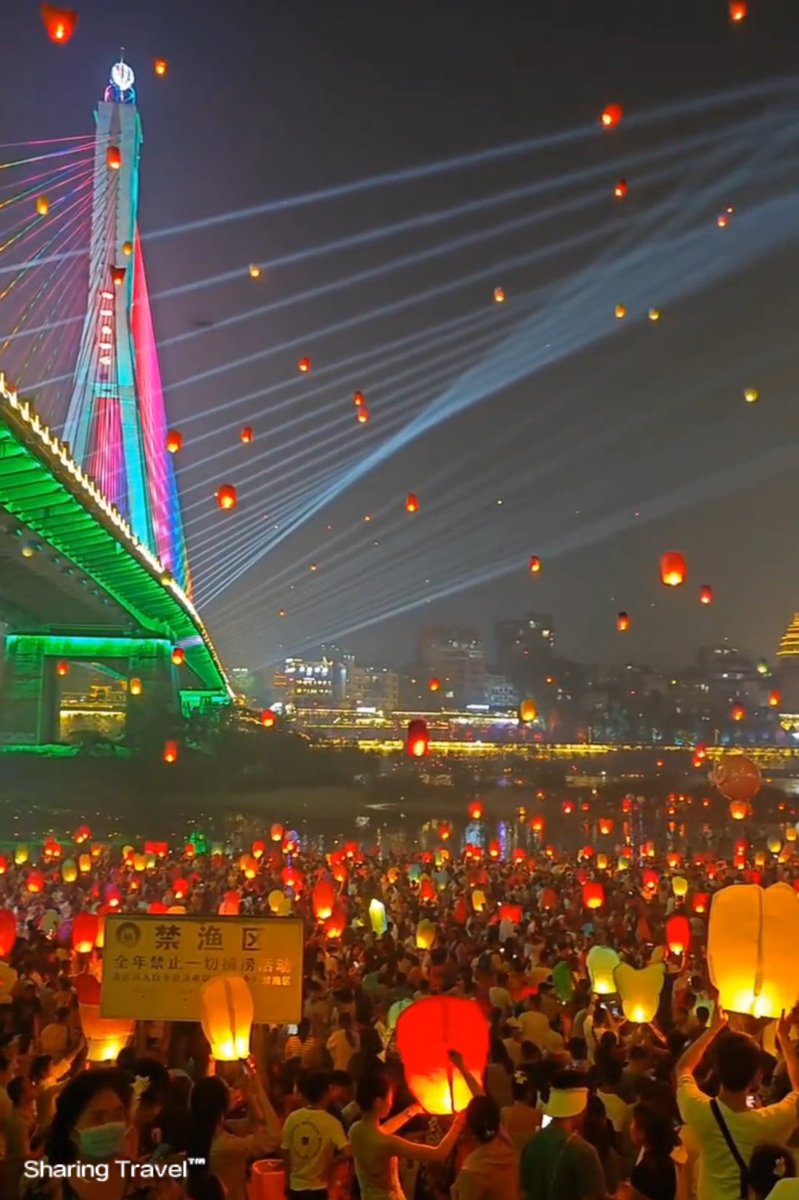 Dai New Year in Xishuangbanna Dai Autonomous Prefecture.
On this day, the plane will be suspended.