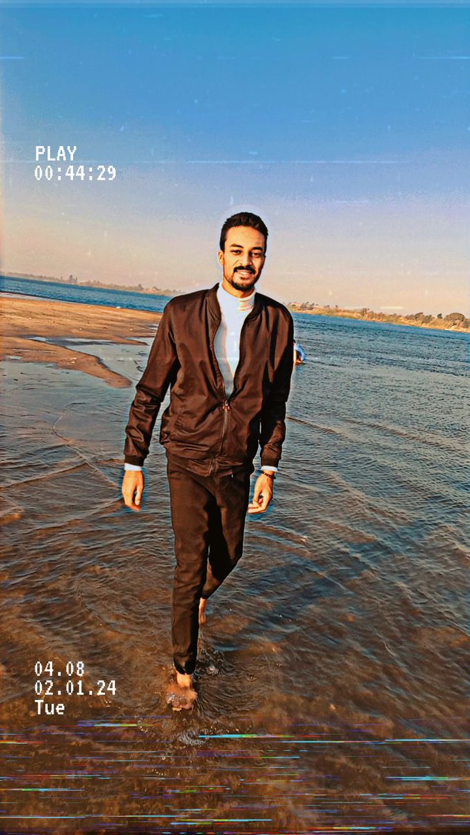 "حتى حُزني لم يكُن بالطريقه المُعتادة. أبتسم ولاكني مُحمل بما لا أستطيع قوله. "✍🌼✍🌼