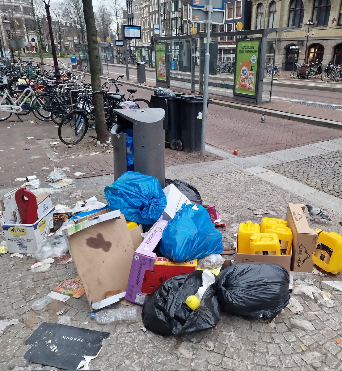 MarcelDellebeke's tweet image. @020centrum zondagochtend 
alleen dit al op nog maar 10meter NZV .....

#dumpzone
#vuilnisbelt

#ongediertecultivering