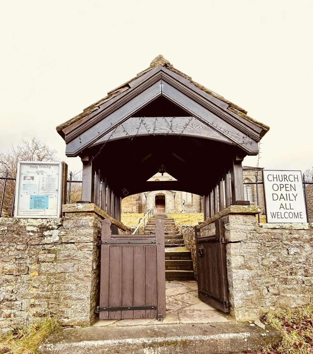 LoveOfGates's tweet photo. Flashback to #gatesontour #lowrow #lychgate #lovegates #signsonSunday https://t.co/uFimLkbBvh