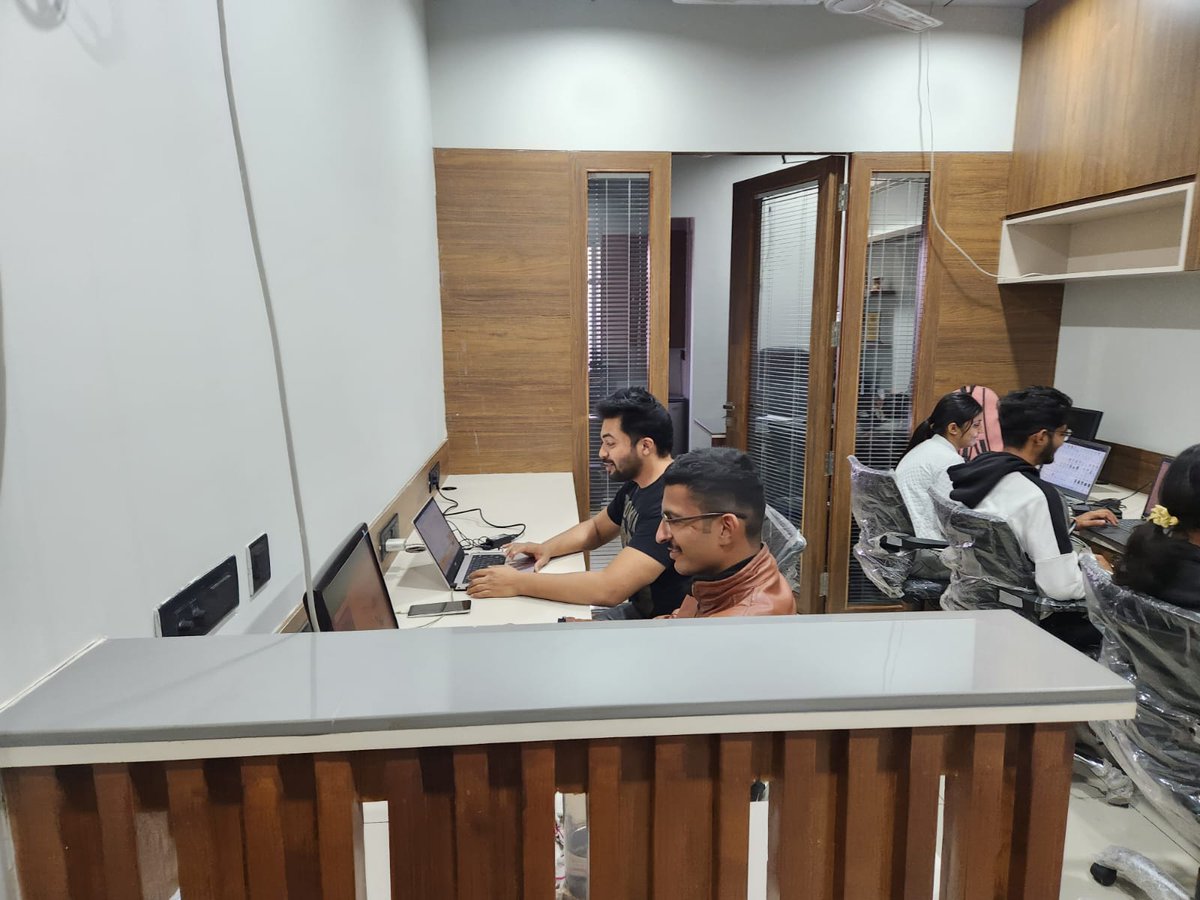funkydevelopers's tweet photo. Step into the heart of creativity and innovation! π¨βπ»π At Funky Developers, our office is a powerhouse of talent, where our team fuels the future of branding and marketing. Welcome to the engine room of inspired ideas! #FunkyDevelopers #InnovateCreateElevate https://t.co/vowDcub663