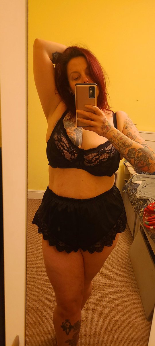 serious_666's tweet photo. Morning world. 
#onlyfansgirl #onlyfansbabe #curvy #milf #tattooed #girlswithtattoos #slut #submissive #feetseller #squirter #sexy #horny #needfollowers #lingerie #Black #38F #bigtits #bigtitsmomِ #repostplease https://t.co/Edy5KXZk1K
