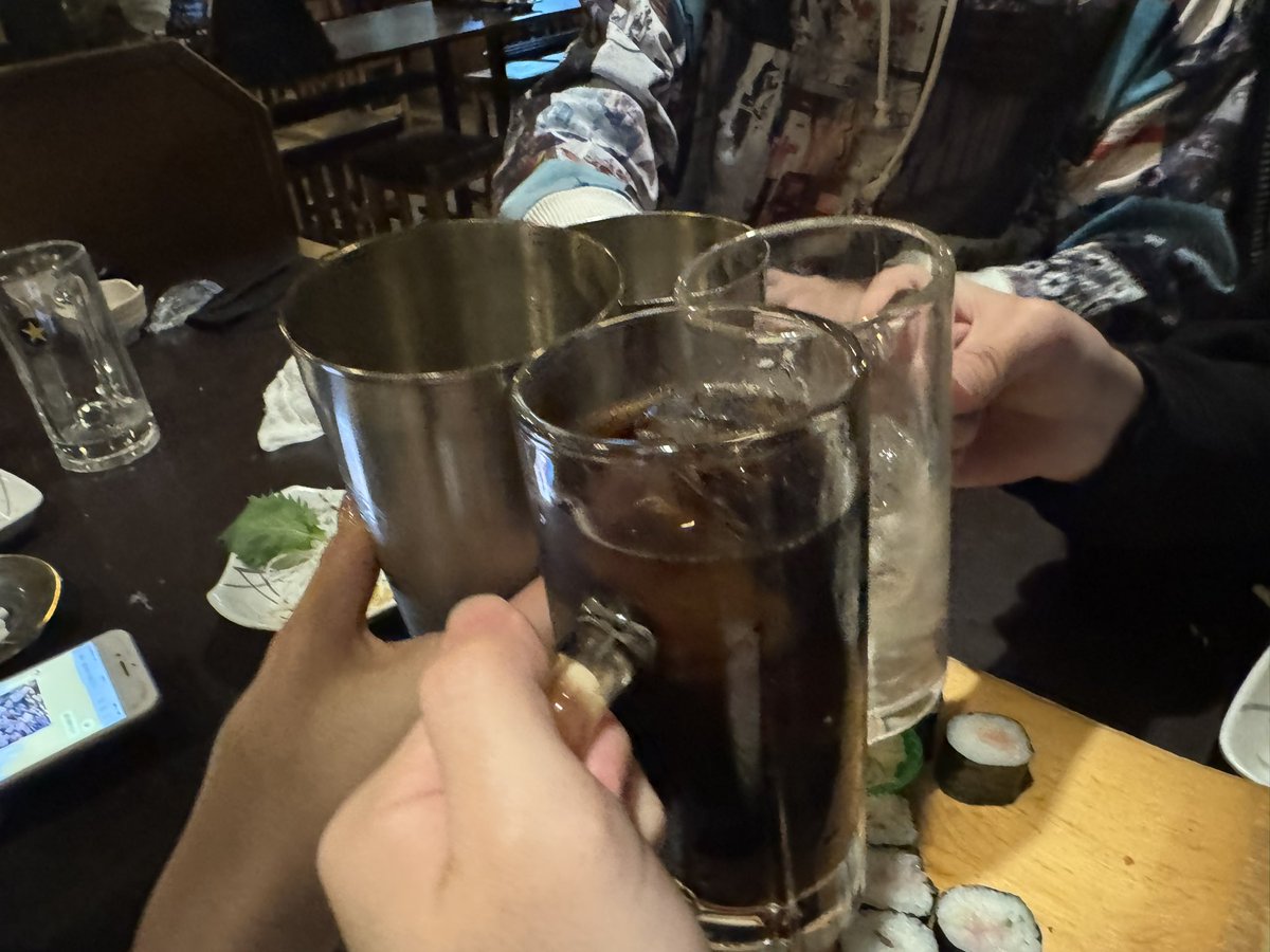 nagi_bsp's tweet photo. 久々の虹コン軍団集会
嫁に乾杯×3＋独身男性 https://t.co/CN8DNkzqJa