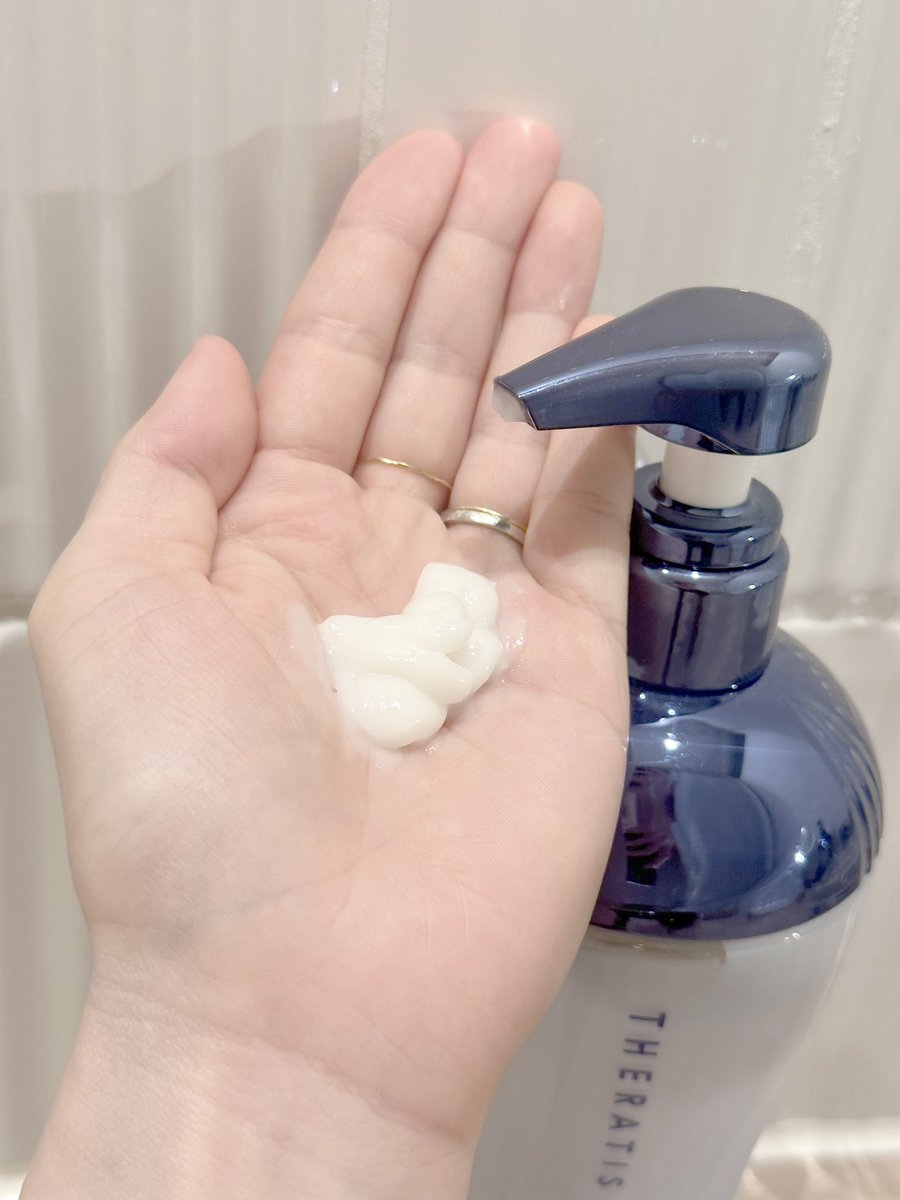 hachimitsuice's tweet photo. 寝ている間にうねりケアができるシャンプー&トリートメント🧖♀️🧴🫧
いい香りに包まれて翌朝寝癖が付きづらく手触りはサラサラで扱いやすくてスタイリングしやすくなります💇♀️✨️
くせ毛の夫の髪のおさまりもいい感じで家族で愛用中🫰🤍
#夜活美容 #PR #mixim #ミクシム #THERATIS #Moonlightスリーク https://t.co/Hw0kaVTNOy