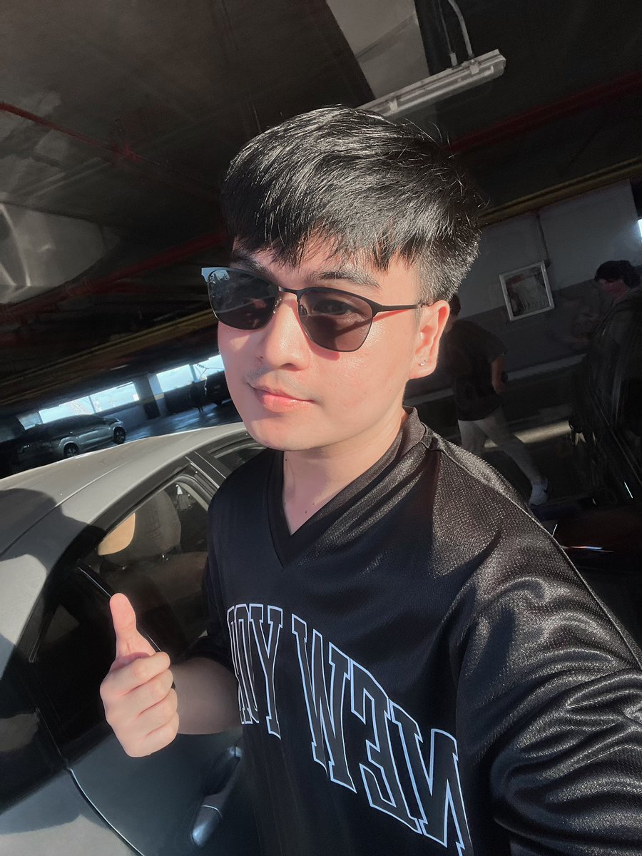 _antongonzales's tweet photo. sun na lang talaga ki-kiss sa’kin https://t.co/ckvQm9zuAd