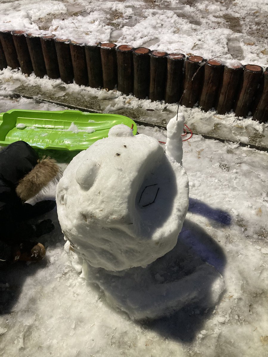 GentleFrogPEPE's tweet photo. Happy Winter🐸 $pepe 🌨️
Do you wanna build a snowman🎵
@pepecoineth 
#pepesnowman https://t.co/PPAXUzagTD