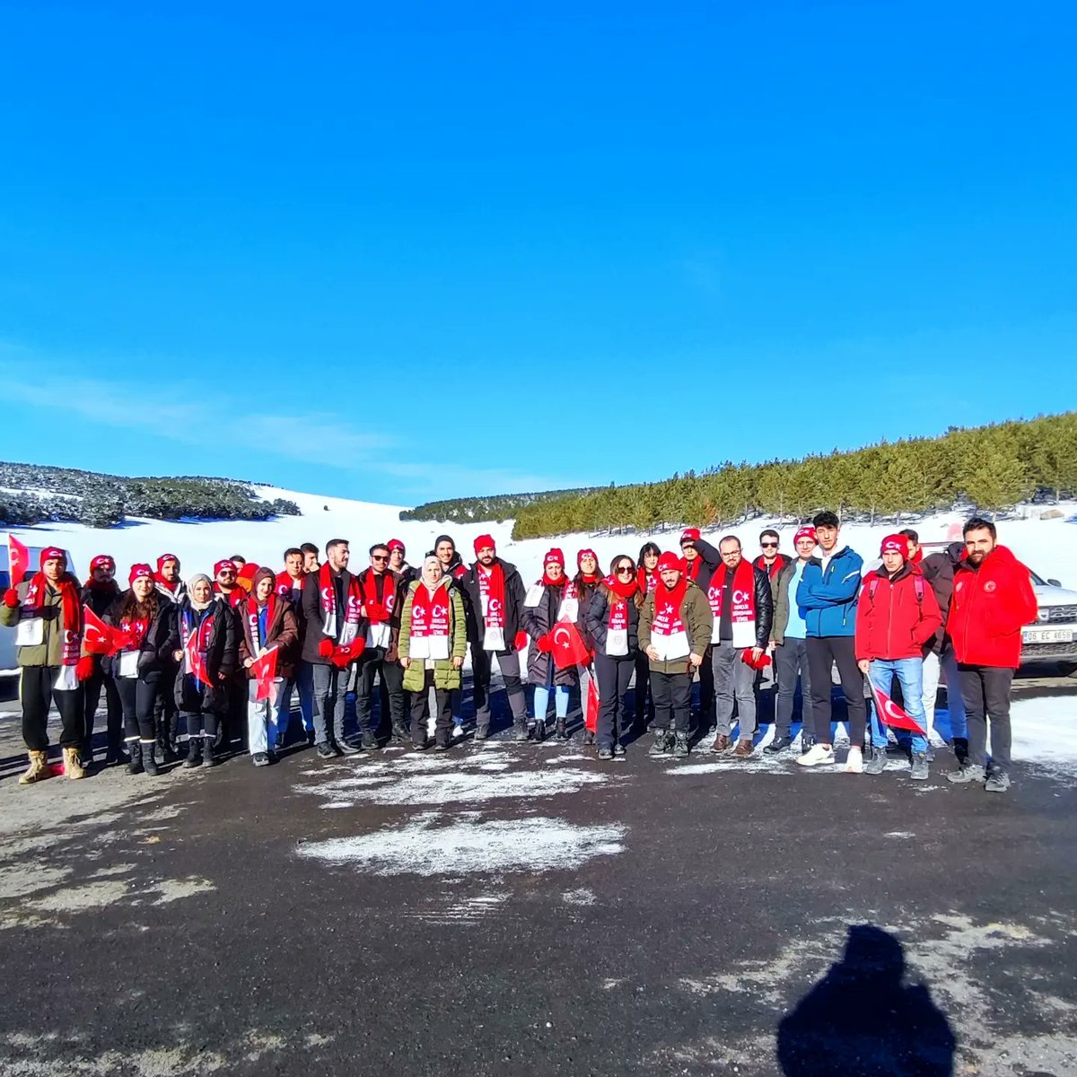 GSB_AziziyeGM's tweet photo. 🇹🇷Sarıkamış Harekatı'nın 109. Yıl dönümünde yapılan yürüyüşe Gençlik Merkezi eğitmenlerimiz, öğrencilerimiz, gönüllülerimiz ile Nurettin Topçu, Oğuzhan Yaşar ve İbrahim Hakkı Erkek Yurt Müdürlüğü yurt temsilcilerimiz ve gençlerimizle katılım sağladık. #sarıkamış https://t.co/2J0ZMdcLgL