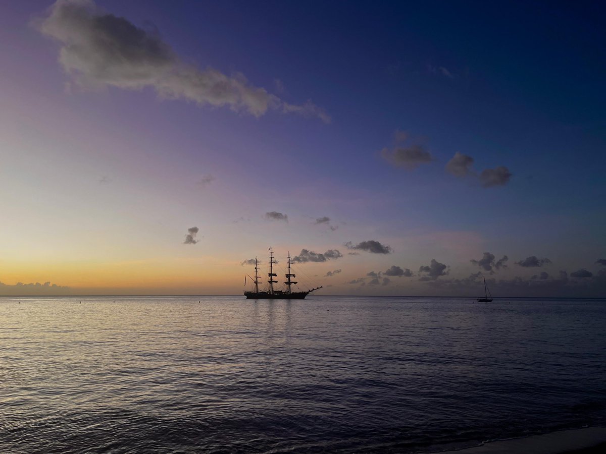 Capturing a romantic moment: fine dining at a table set for two as the sun dips below the horizon. Enjoying the finer things in life aboard tall ship Clipper Stad Amsterdam in the Caribbean 🌴✨ 
#LuxuryCruises #sailing #islandhopping 
📷 Marleen van Moorsel