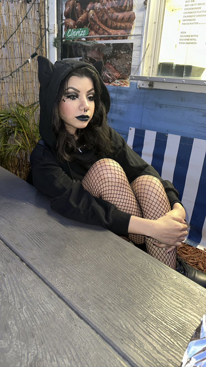 deadiekin's tweet photo. Spoil this vampire bat as she deserves 🦇 https://t.co/rhQPTRefR2