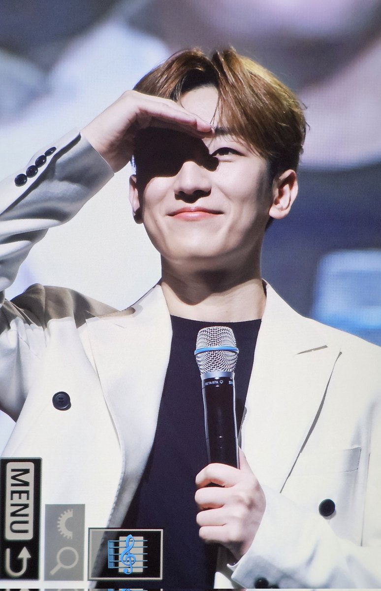 gallery_310's tweet photo. 240107 𝑹𝒐𝒎𝒂𝒏'𝒄𝒆 𝑻𝒐𝒘𝒏 in 수원

#멜로망스 #melomance #멜로망스정동환 #정동환 https://t.co/xLDDIF7nTa