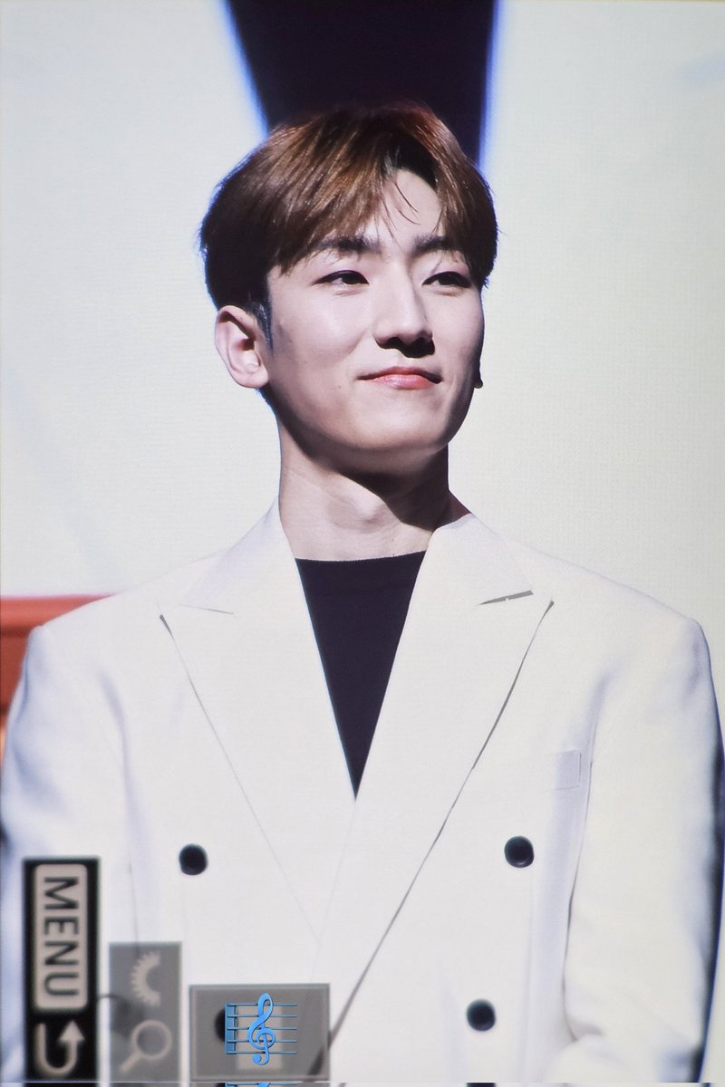 gallery_310's tweet photo. 240107 𝑹𝒐𝒎𝒂𝒏'𝒄𝒆 𝑻𝒐𝒘𝒏 in 수원

#멜로망스 #melomance #멜로망스정동환 #정동환 https://t.co/xLDDIF7nTa