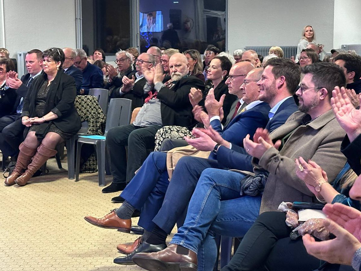 MarchioMatthieu's tweet photo. 💫 Aux côtés des Dechynois et de leur maire, Jean-Michel Szatny, j’ai tenu à assister à leur très belle cérémonie des vœux : une très belle année 2024 à #Dechy ! https://t.co/67oPvnjA8o