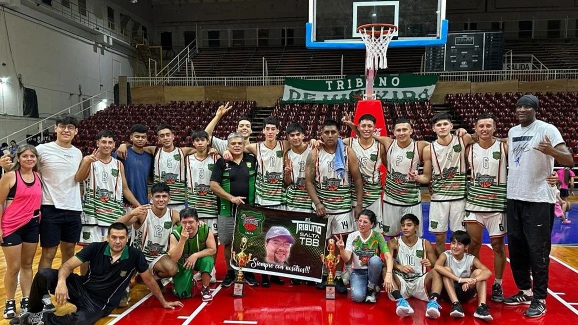 eltribuno's tweet photo. #BASQUETBOL COPA DE CAMPEONES El Tribuno BB encestó el Trofeo de Campeones y festejó a lo grande
https://t.co/DXTe4EDWqH https://t.co/u8GSJf1hRJ