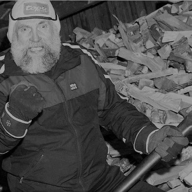 imperikari's tweet photo. @Alberedan Veli-Eugen, ootko jo käyny hakkaamas halot??

Koht se pirkko valittaa (eiku siis informoi) et tuvas o kylmä.

#olevalmis https://t.co/UlLdXw4v6E