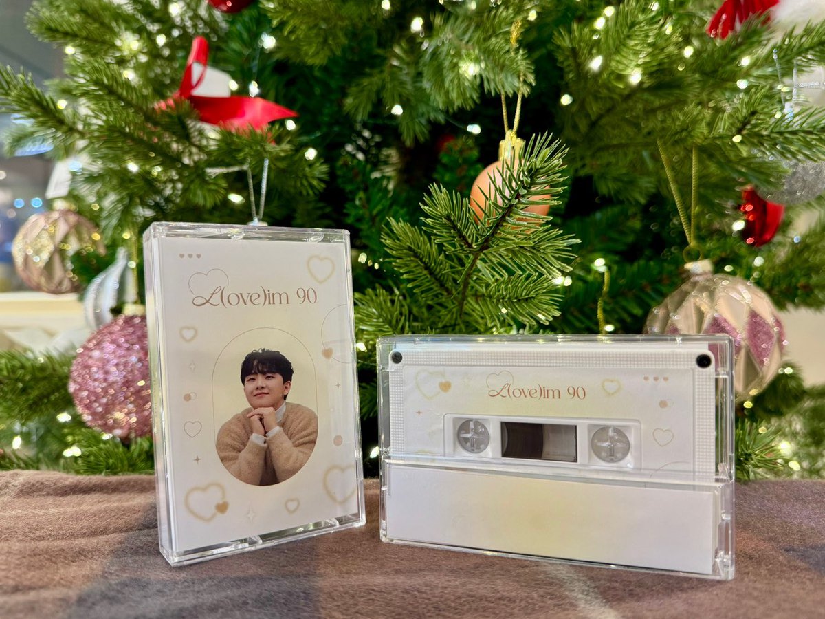 ˚✧₊⁎ 𝘓(𝘰𝘷𝘦)𝘪𝘮 𝟫𝟢 ⁎⁺˳✧˚

선착특전 사진을 공개합니다 -ˋˏ * ٩( ◡̉̈ )۶ * ˎˊ-

🐹ྀི 𝟭/𝟭𝟭 필름카메라 (규형 𝗕𝗜𝗥𝗧𝗛𝗗𝗔𝗬🥳)
💚 𝟭/𝟭𝟮 머그잔 
🐹ྀི 𝟭/𝟭𝟯 카세트테이프 

* 선착특전은 매일 5개 한정입니다.