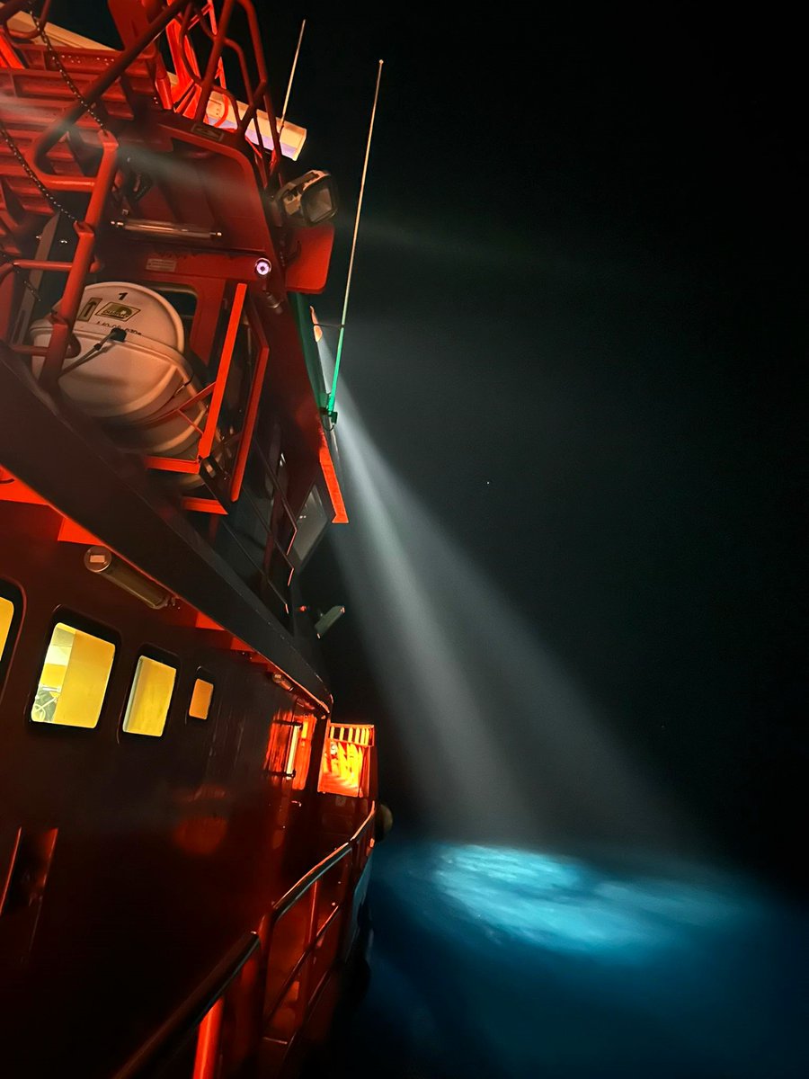 salvamentogob's tweet image. Hoy
Salvamar Alpheratz rescata 39 personas/cayuco #LosCristianos
Salvamar Enif rescata 4 personas/toy #Algeciras
Anoche
Guardamar Concepción Arenal escolta 87 personas/cayuco #LaRestinga
Salvamar Macondo rescata 54 personas/patera #Arguineguín
Centros #Tenerife #LasPalmas #Tarifa