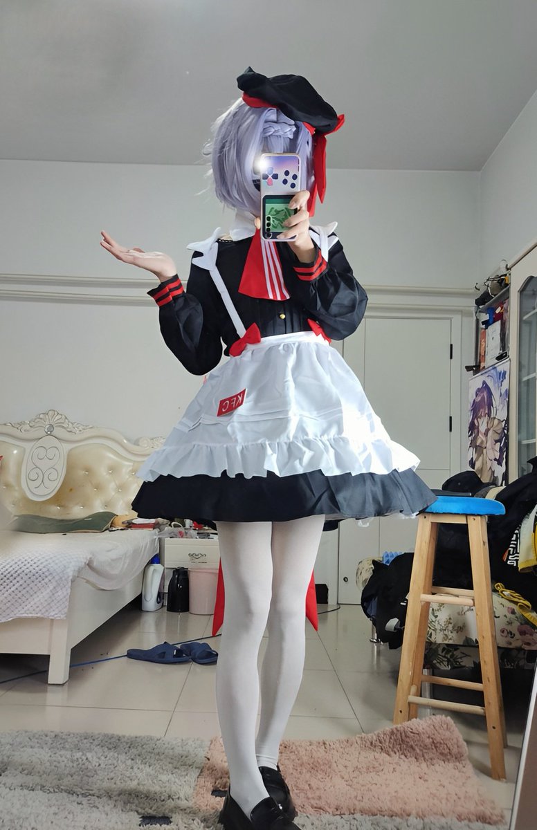 YueValliere's tweet photo. 来啦来啦，在各位家人们的帮助下，小月终于磕磕绊绊来到了一万粉！感谢感谢各位家人的帮助。给大家准备了点小答谢，关注点赞并转发本推参与抽奖，一等奖诺艾尔肯德基联动服装，二等奖小鲨鱼噶呜古拉的衣服，三等奖凌家浅黑丝一双。北京时间1月10日中午十二点开奖！ https://t.co/OZNtGDU8wX