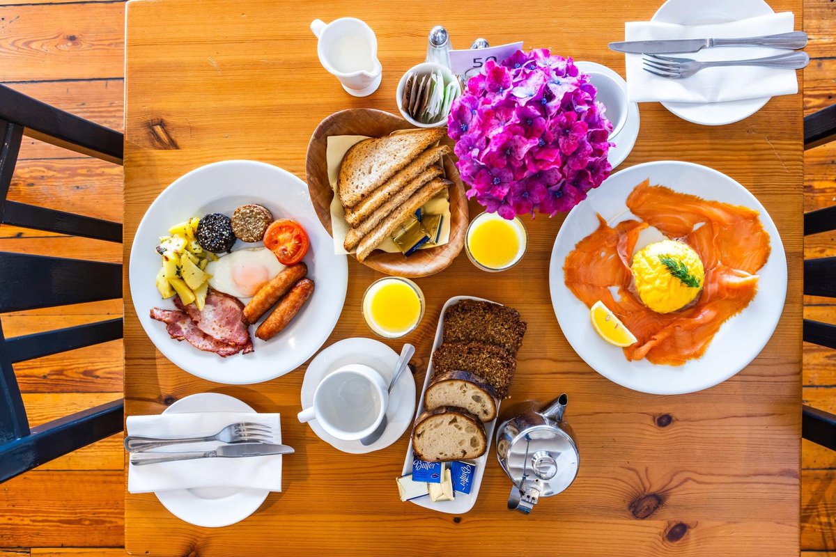 Open for Food until 5pm (last orders at 4.45pm) today - Sunday 7th January. 

No food service this evening. 

Bar will be open. 

Sorry for the inconvenience. 

#caseyschristmasparty