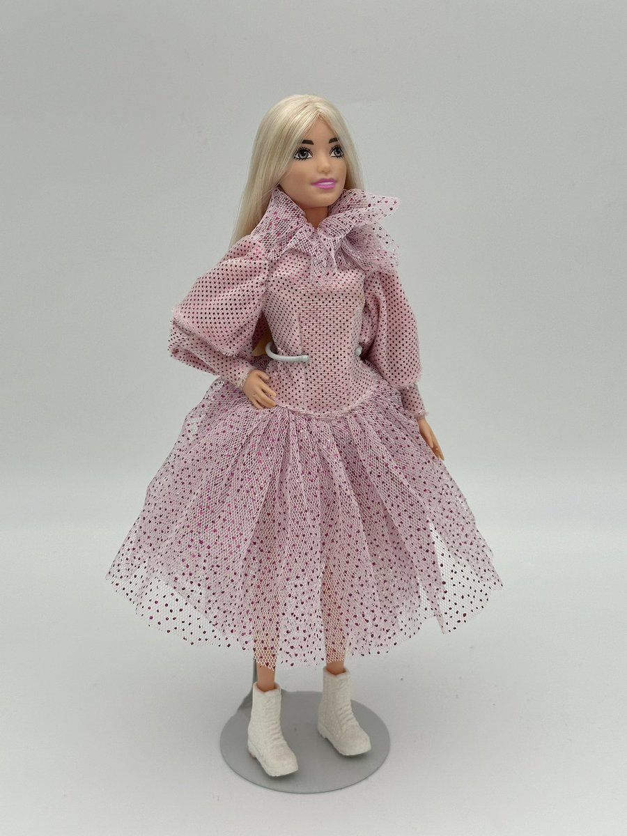mark0_pola's tweet photo. A one-of-a-kind Poppy collectible featuring her iconic Pink sparkle tulle dress on the https://t.co/w53y25tptW tour. Designed by Jason Swen. I have decided to post her for sale on eBay. (I still love Poppy but need to downsize collecting) Good luck bidding https://t.co/jvd1uDumUP https://t.co/TONsDTE1mp