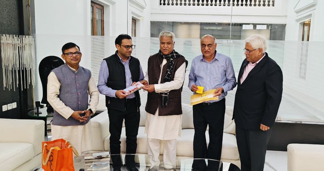 shreecementltd's tweet photo. Our Chairman, Sri HM Bangur and Vice Chairman Sri @PrashantBangur receiving an invitation to the 'Pranpratishtha' ceremony of the Ram Temple scheduled for January 22, 2024. 

On behalf of the Shri Ram Janmbhoomi Teerth Kshetra, Shri @Ramlal ji handed him the invitation card today.

#RamMandir #PranPratishtha