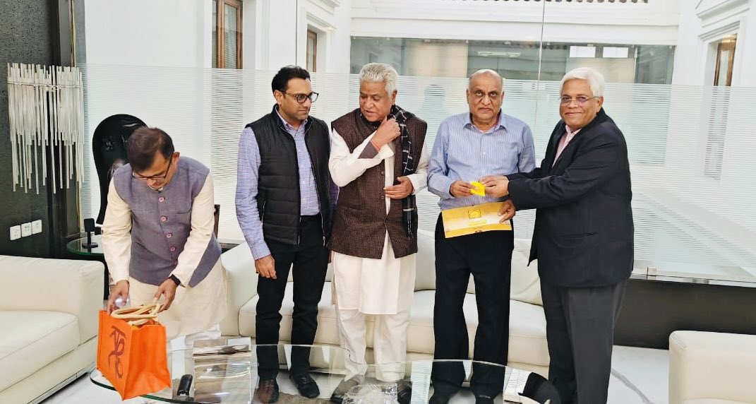 shreecementltd's tweet photo. Our Chairman, Sri HM Bangur and Vice Chairman Sri @PrashantBangur receiving an invitation to the 'Pranpratishtha' ceremony of the Ram Temple scheduled for January 22, 2024. 

On behalf of the Shri Ram Janmbhoomi Teerth Kshetra, Shri @Ramlal ji handed him the invitation card today.

#RamMandir #PranPratishtha