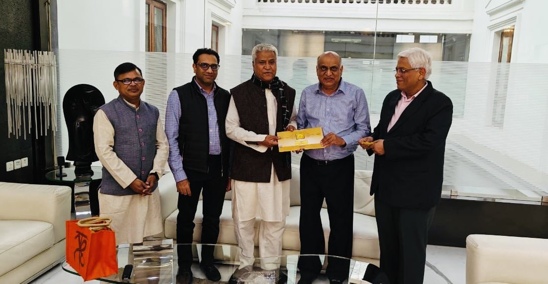 shreecementltd's tweet photo. Our Chairman, Sri HM Bangur and Vice Chairman Sri @PrashantBangur receiving an invitation to the 'Pranpratishtha' ceremony of the Ram Temple scheduled for January 22, 2024. 

On behalf of the Shri Ram Janmbhoomi Teerth Kshetra, Shri @Ramlal ji handed him the invitation card today.

#RamMandir #PranPratishtha