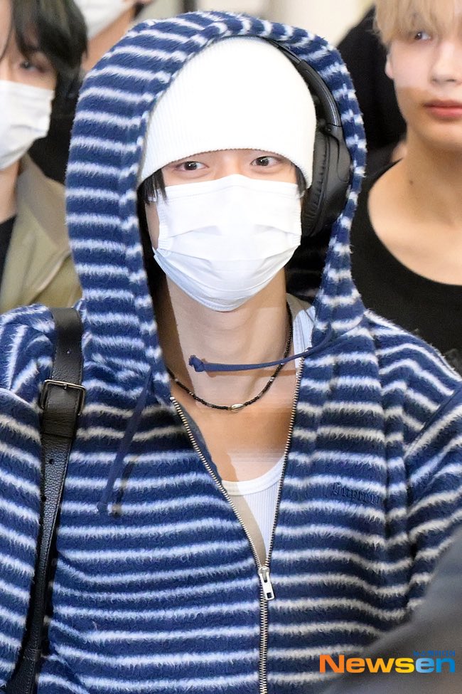 txtarchivee's tweet photo. 230107 TXT ✈️ https://t.co/r2xABkSMeB