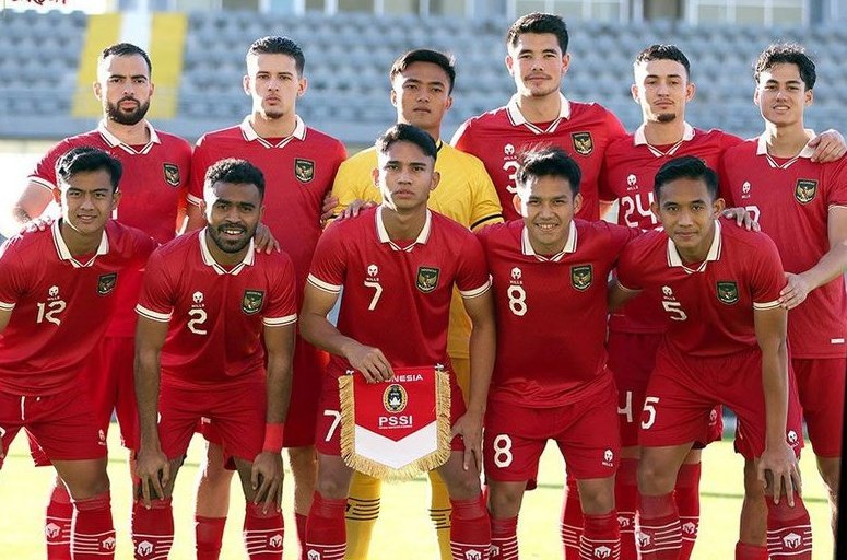 FT_IDN's tweet photo. • Tim yg lolos ke Piala Asia 2023 dengan rangking FIFA terendah saat itu (159) 
• Tim dgn skuad termuda yg akan tampil 
• Tim dengan ekspektasi tinggi, dengan harapan lolos dari babak grup walaupun sempat absen hampir 17 tahun. 

#FT https://t.co/yJsIT6jZeR