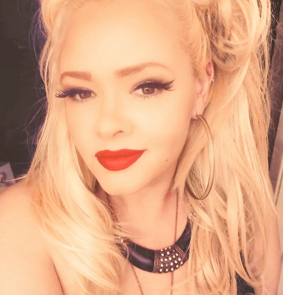 Springrain77's tweet photo. 💋 😘
Just me
#selfies #makeup #tutorials #lipstick #Trending #tiktok #January6th #funpic #photography #makeuptutorials 💋 💄 https://t.co/hj0IZLhkDT