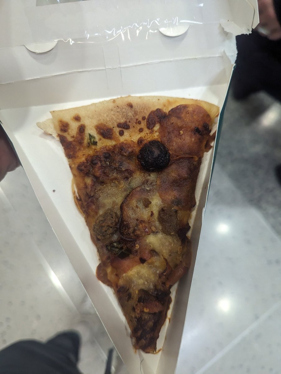 __bigtex__'s tweet photo. @7eleven normally huge fan of your pizza but why did you sell me this https://t.co/yLdAI8xGYH