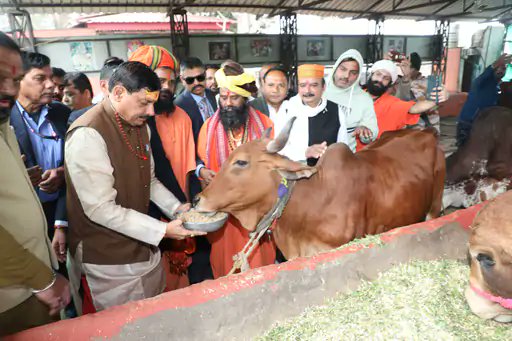 DainikBhaskar's tweet image. सीएम मोहन यादव ने संतो से की भेंट: भैरवगढ़ जेल पहुंच कर कैदियों से मुलाकात कर, व्यवस्थाओं का किया निरिक्षण 
#MPNews #MohanYadav #MPCM 
dainik-b.in/1vZ40pKS9Fb