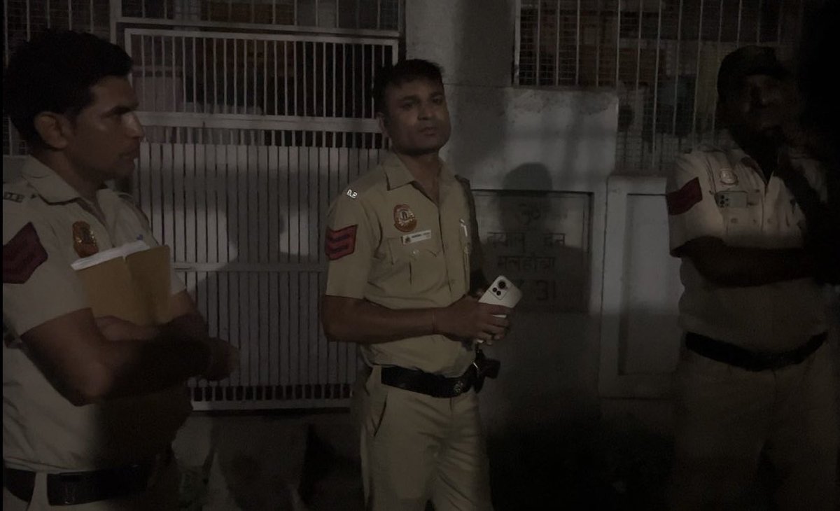 Gharda24's tweet photo. @CPDelhi @DCPCentralDelhi 
 3 months we’re being  harassed nobody is helping us 3 policemen came at night demanding we accompany them to the 
Shankar road policestation on a false complaint by our neighbour for unauthorised construction we are two ladies daughter is a USA citizen https://t.co/j0dtAi98VZ