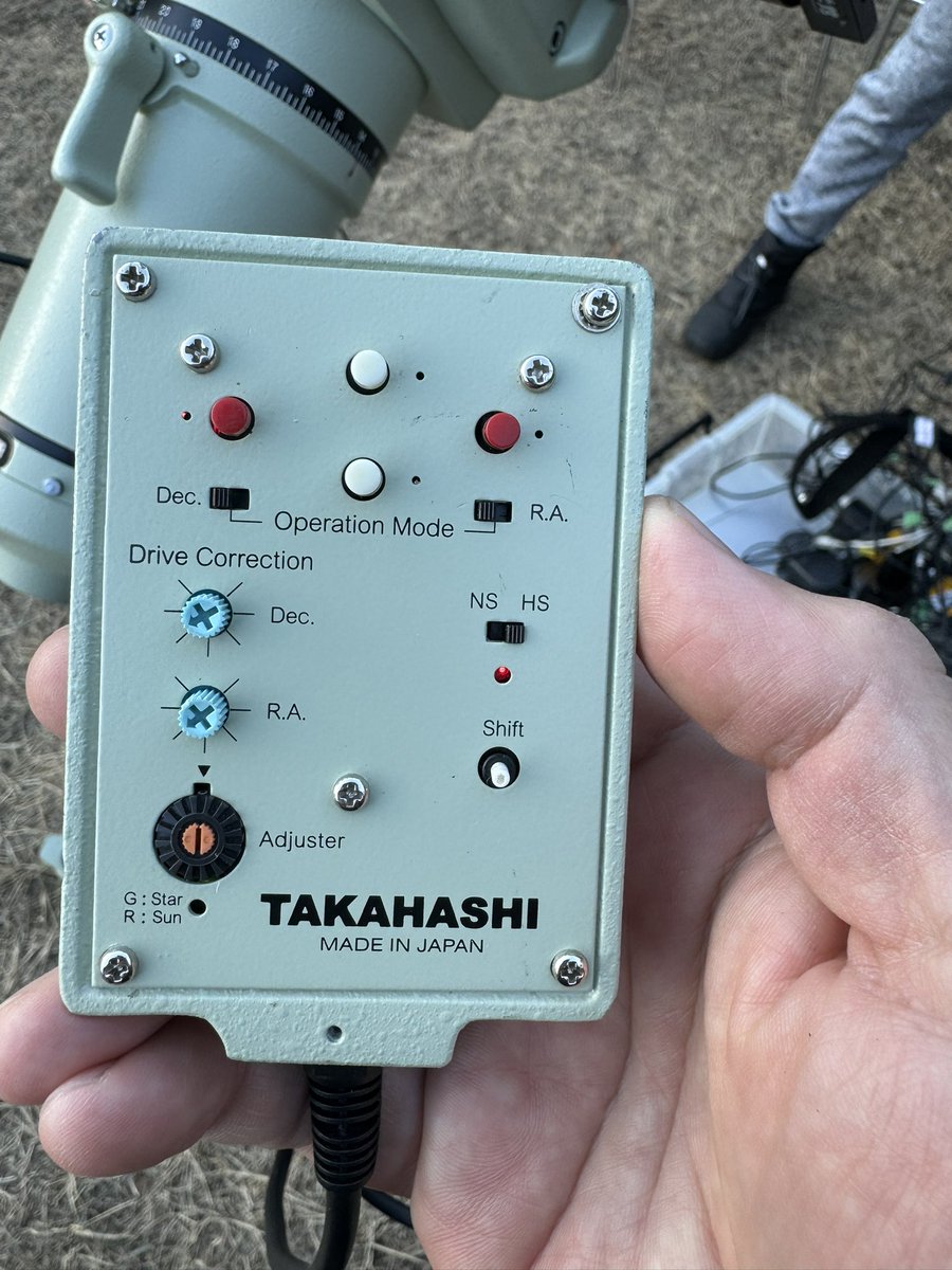 タカハシEM200 temma2Mですが、コントロールボックスを押しても、効かなくなってしまいました。
　ボタンを押すといちばん左下のランプが緑と赤に点滅します。故障かな？