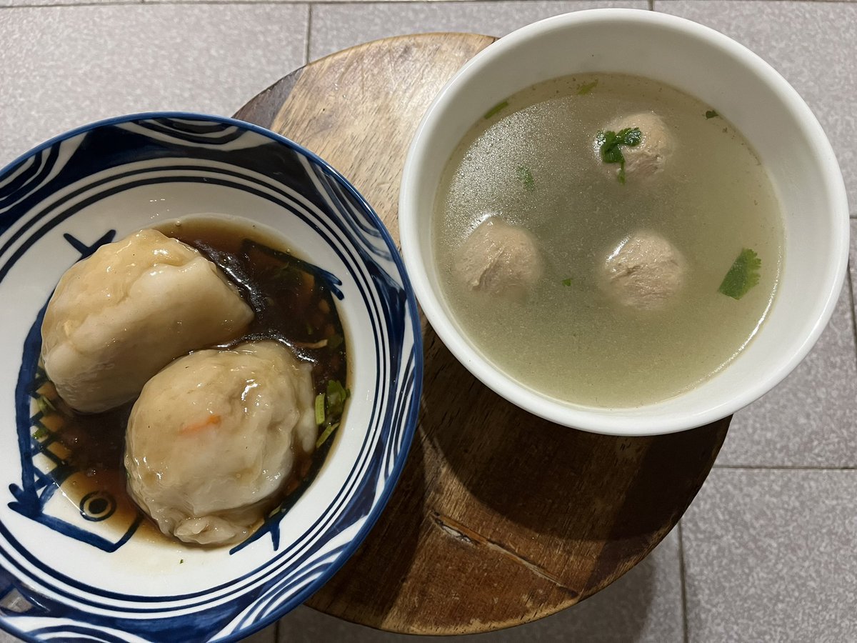 geiwoyujie's tweet photo. 樹林黑肉圓，台灣新北樹林，內餡鹹香夠味招牌黑肉圓！
https://t.co/i00bIwDN7n
#gourmet #foodie #bawan #pork #bambooshoot #carrot #soup #newtaipei #taiwan #グルメ #バーワン #豚肉 #たけのこ #人参 #スープ #台湾 
#美食 #肉圓 #豬肉 #竹筍 #紅蘿蔔 #貢丸湯 #樹林 #新北 #台灣 #旅者roody https://t.co/2DLn0Hax1x