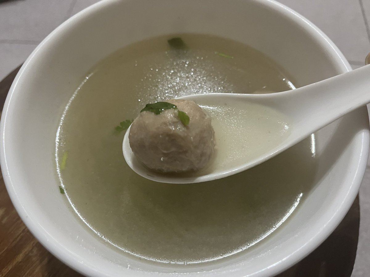 geiwoyujie's tweet photo. 樹林黑肉圓，台灣新北樹林，內餡鹹香夠味招牌黑肉圓！
https://t.co/i00bIwDN7n
#gourmet #foodie #bawan #pork #bambooshoot #carrot #soup #newtaipei #taiwan #グルメ #バーワン #豚肉 #たけのこ #人参 #スープ #台湾 
#美食 #肉圓 #豬肉 #竹筍 #紅蘿蔔 #貢丸湯 #樹林 #新北 #台灣 #旅者roody https://t.co/2DLn0Hax1x