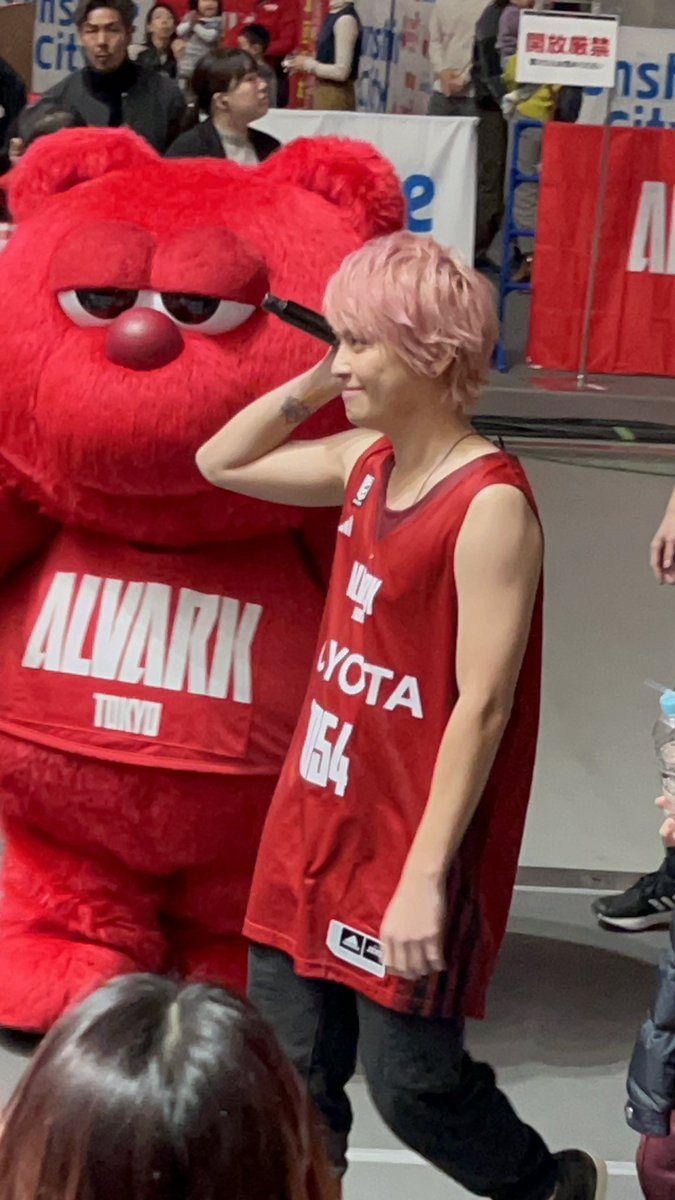 手越祐也 #アルバルク東京 #WEREDDAY REDユニで ハーフタイムショーに登場
