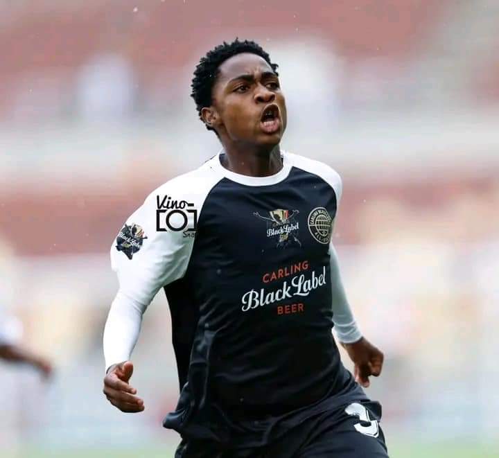 pele_edison's tweet photo. @KaizerChiefs Give him number 10 
Give him a Free role in the park like Zongo 
His Jersey will sell like hot pancakes 
Stadiums will be packed just to come watch him play.....chiefs can make alot of money Johnson is the right coach to groom him...wish he came wen chiefs was winning trophies https://t.co/pupiTAAta0
