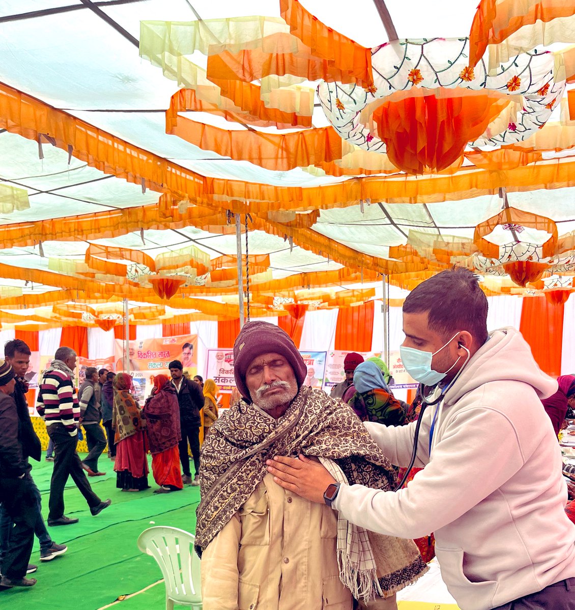36Barala's tweet photo. विकसित भारत संकल्प यात्रा 🩺💉
#nodalofficer #campduty #Udaipur https://t.co/2oGyfE9LzW