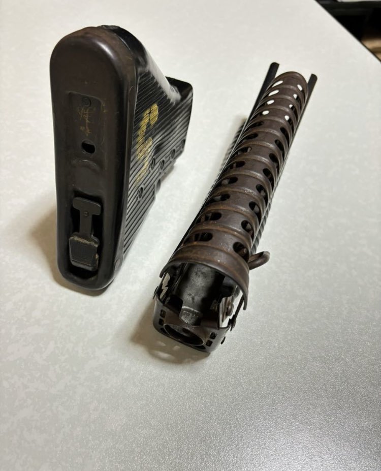 cobra6221's tweet photo. 廃棄品の潰れた実物M60ハンドガード。
なんとか修正でき取付できるまでになりました!大変だったけど何とかなるもんですねぇ😌一安心。
#BMINDUSTRY
#M60 https://t.co/9W2F0SLmol