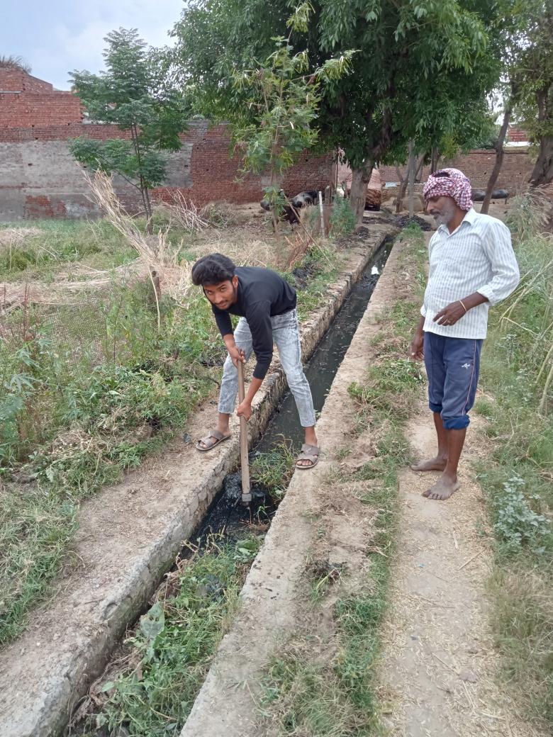PPathrey's tweet photo. माननीय प्रधान न्यायाधीश जी मेरे पापा का नाम सुनील कुमार है जाति वाल्मीकि  है काम नाली कूड़ा कचरा आदि साफ करना है जिनके प्रतिवादी सुप्रीम कोर्ट व कानून मंत्रालय है क्या आपसे भी बड़ी कोई अदालत है इस देश में हमारे साथ न्याय कीजिए। 🙏🙏 https://t.co/uhjrL6EW7y