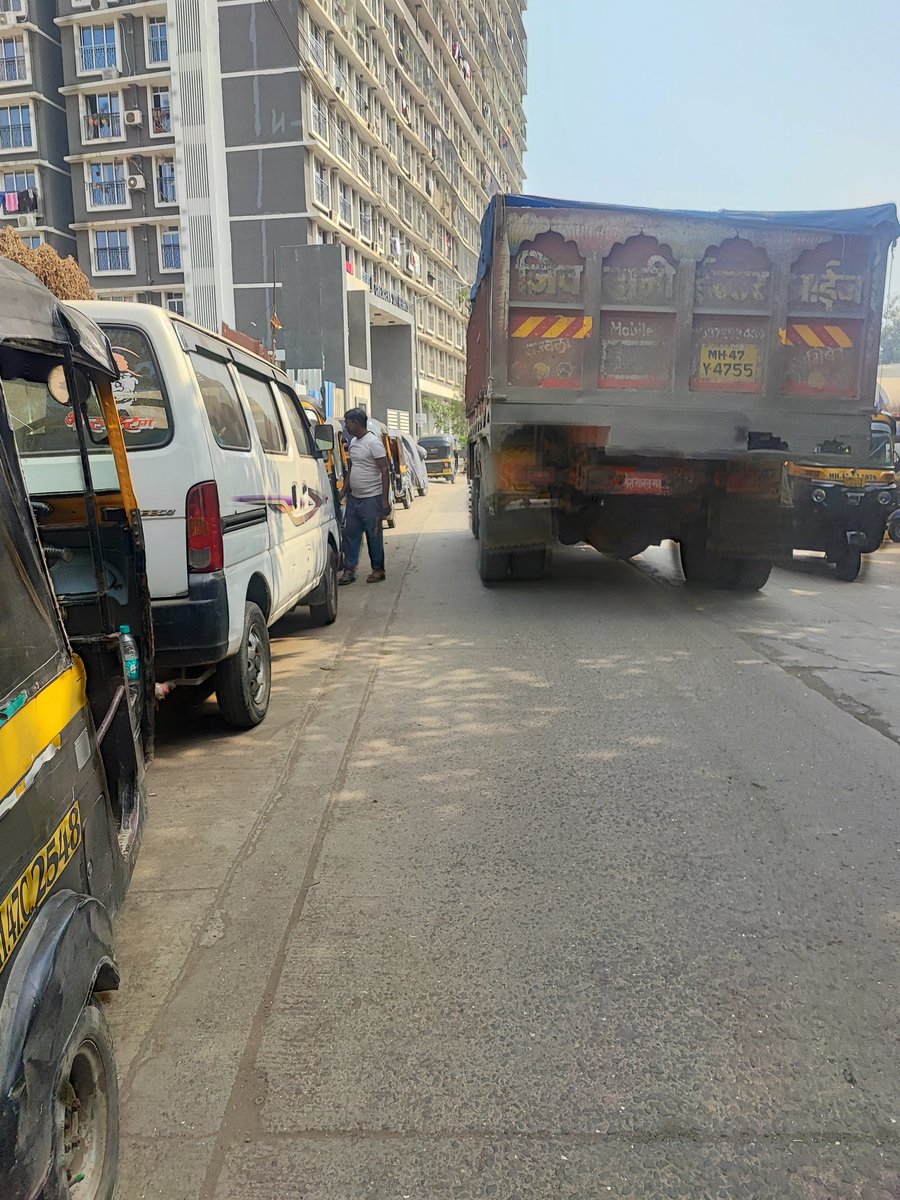 Astro16101985's tweet photo. @MumbaiPolice @CPMumbaiPolice @mybmc @Archana93877126 even after multiple complaints regarding this parking on suhasini pawaskar road vaishali nagar Dahisar east Mumbai.People park there vehicles on footpath and even on road,this will lead to accident as the roadwillbecome narrow https://t.co/8IOZC6t46j