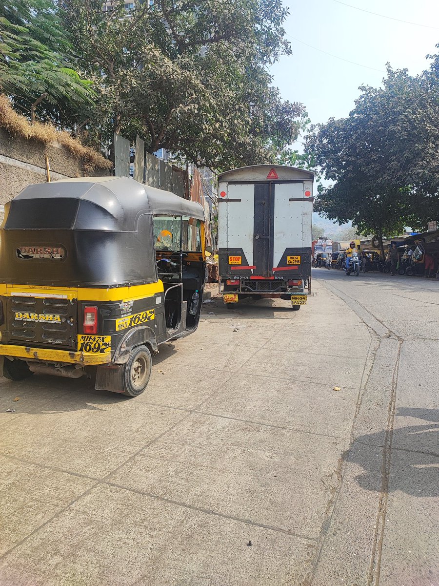 Astro16101985's tweet photo. @MumbaiPolice @CPMumbaiPolice @mybmc @Archana93877126 even after multiple complaints regarding this parking on suhasini pawaskar road vaishali nagar Dahisar east Mumbai.People park there vehicles on footpath and even on road,this will lead to accident as the roadwillbecome narrow https://t.co/8IOZC6t46j