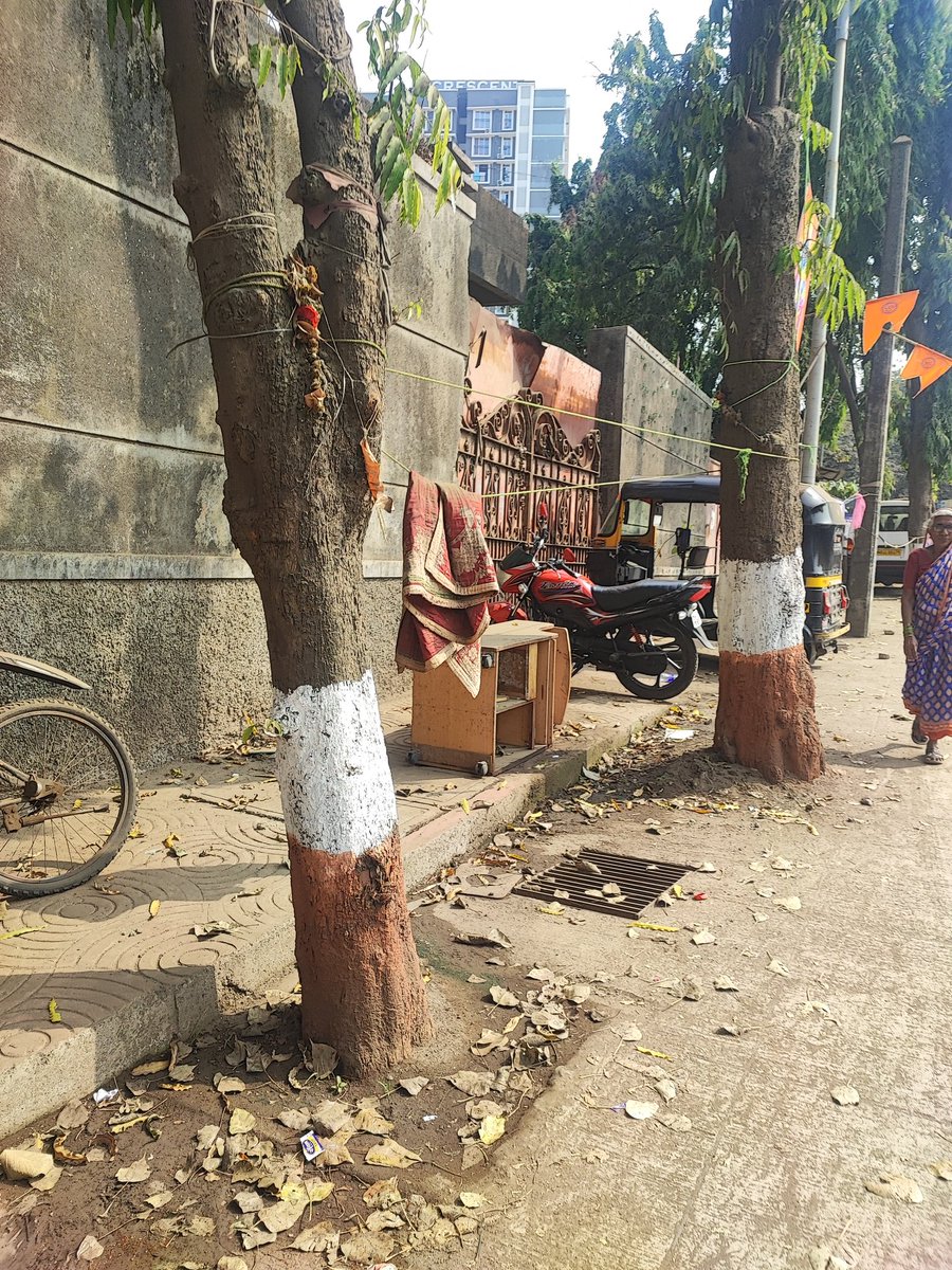 Astro16101985's tweet photo. @MumbaiPolice @CPMumbaiPolice @mybmc @Archana93877126 even after multiple complaints regarding this parking on suhasini pawaskar road vaishali nagar Dahisar east Mumbai.People park there vehicles on footpath and even on road,this will lead to accident as the roadwillbecome narrow https://t.co/8IOZC6t46j