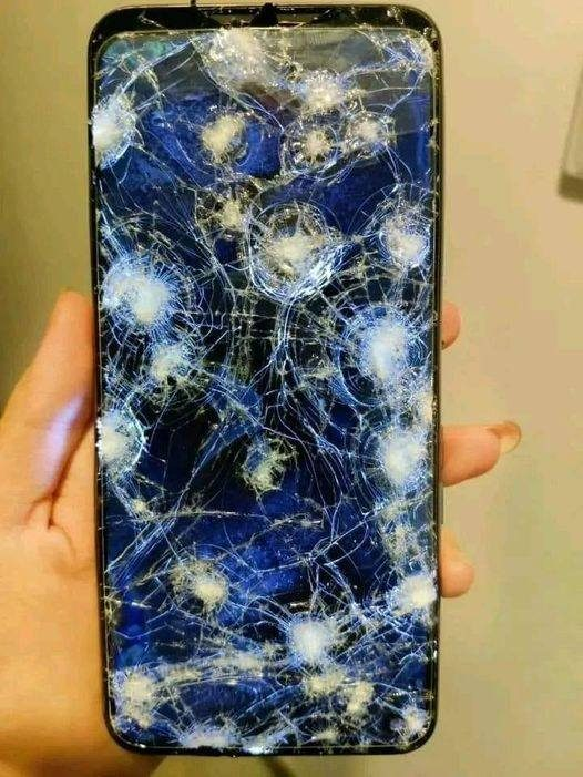 watermelonONK's tweet photo. Смартфон Ван Гога. https://t.co/UCS1439iGl