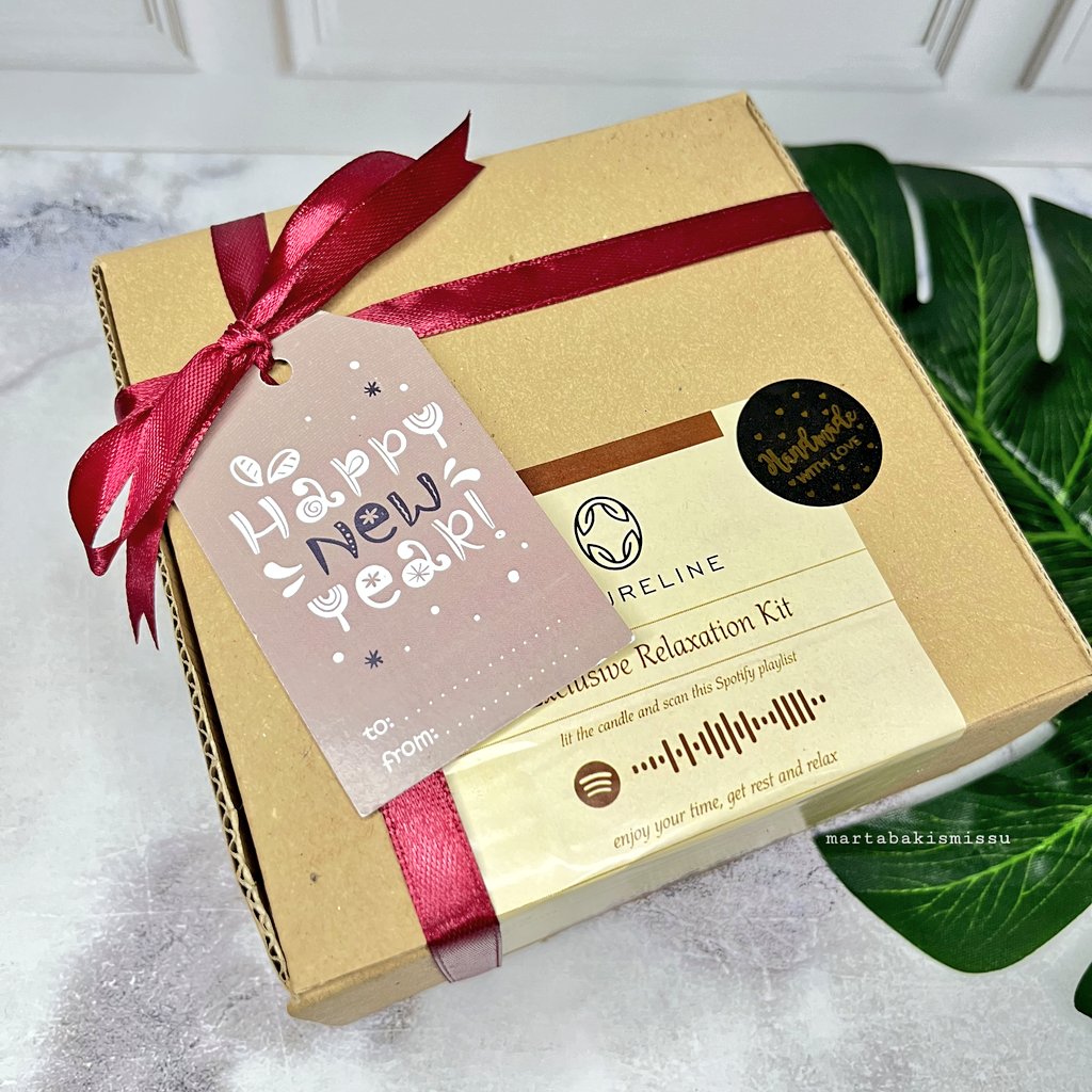 Niat cuma mau berbagi hampers tahun baru ke temen-temen eh malah dinyinyirin 

Berasa ada yang retak tapi bukan masker 🥲💔