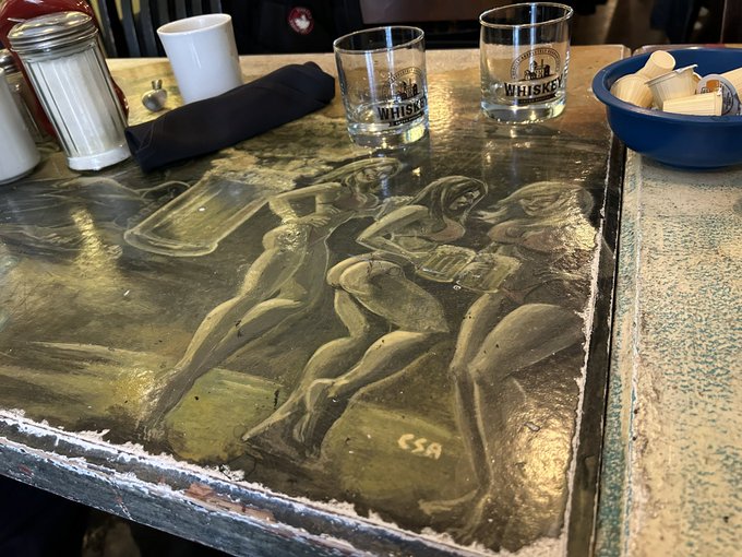 One of the many reasons I love The Atomic Rooster &mdash; titillating tabletop art! https://t.co/HrqJOi1l4<a href="/tag/supportcreators"class="tags"><span>#supportcreators</span></a><a href="/tag/thronewishlist"class="tags"><span>#thronewishlist</span></a>
