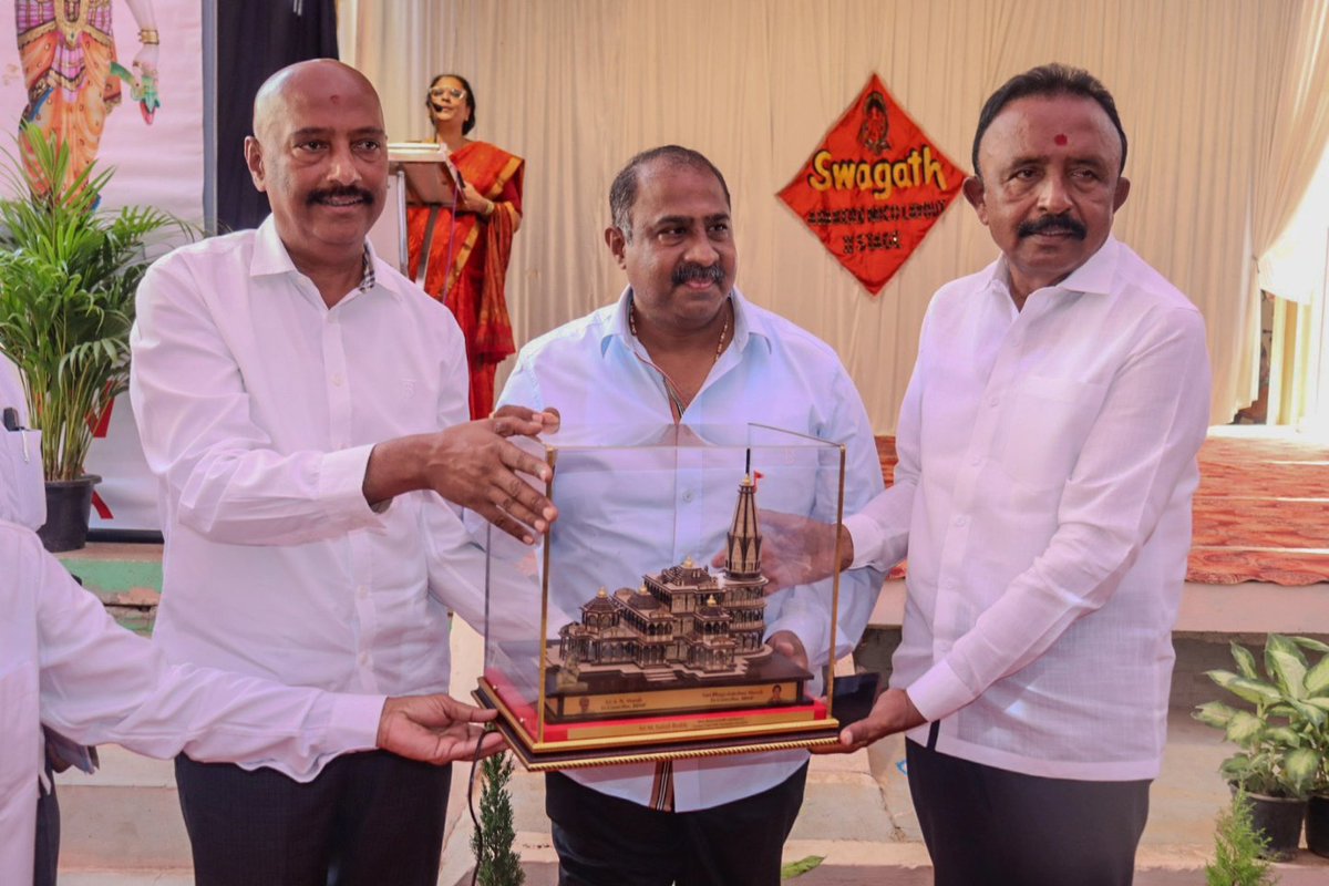 msrbommanahalli's tweet photo. ಬೊಮ್ಮನಹಳ್ಳಿ ಮತಕ್ಷೇತ್ರದ ಅರಕೆರೆ ಮೈಕೋ ಲೇಔಟ್ 2ನೇ ಹಂತದಲ್ಲಿ ನಿವಾಸಿಗಳು ಆಯೋಜಿಸಿದ್ದ "ಸ್ವಾಗತ" ಕಾರ್ಯಕ್ರಮವನ್ನು ಉದ್ಘಾಟಿಸಿ, ಕಾರ್ಯಕ್ರಮವನ್ನು ಉದ್ದೇಶಿಸಿ ‌ಮಾತನಾಡಲಾಯಿತು ,ಹಾಗೂ ನಿವಾಸಿಗಳು ಆಯೋಜಿಸಿದ್ದ ವಿವಿಧ ಸಾಂಸ್ಕೃತಿಕ ಕಾರ್ಯಕ್ರಮಗಳನ್ನು ವೀಕ್ಷಿಸಲಾಯಿತು.
#Swagat #Arakere #micolayout #Bommanahalli https://t.co/5mwahLfouB