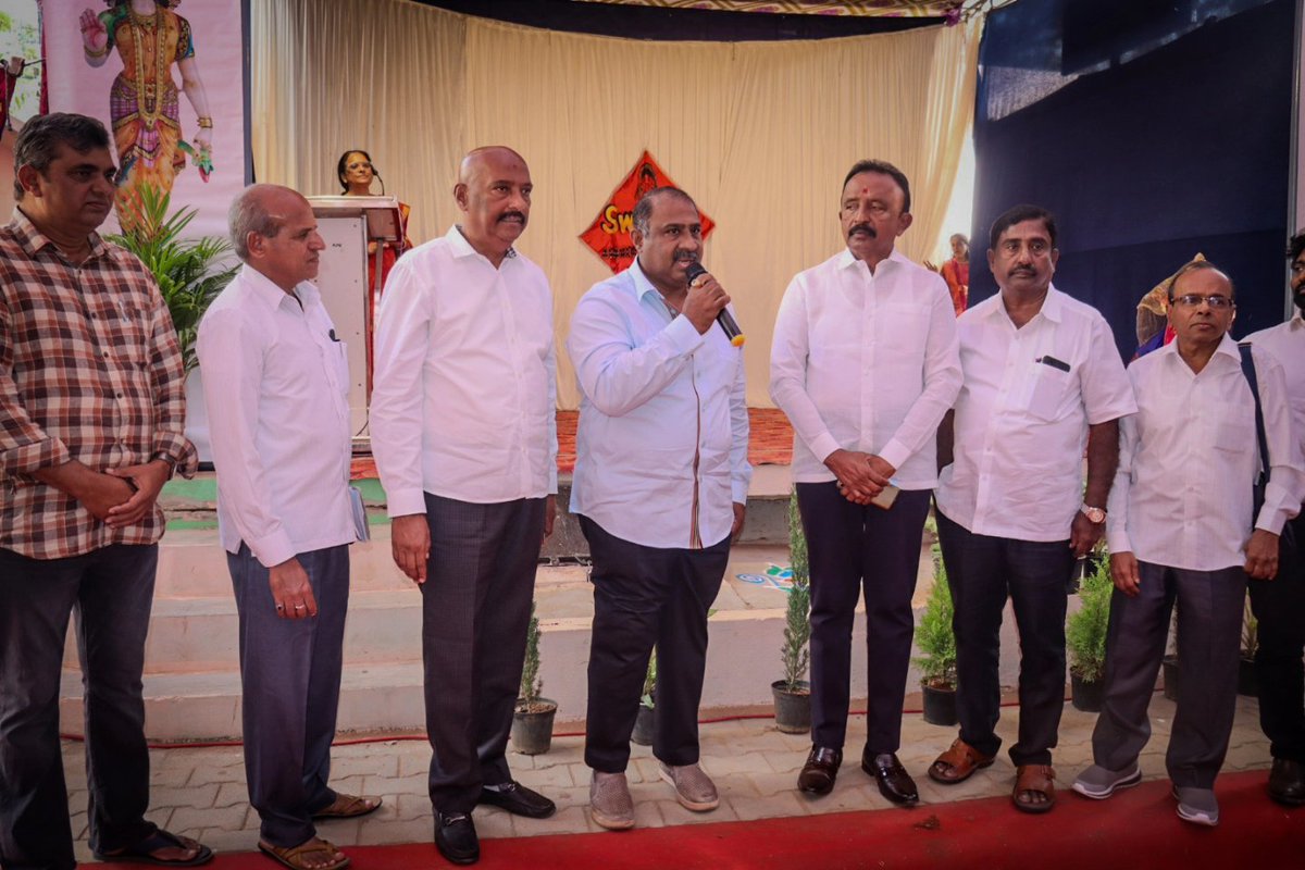 msrbommanahalli's tweet photo. ಬೊಮ್ಮನಹಳ್ಳಿ ಮತಕ್ಷೇತ್ರದ ಅರಕೆರೆ ಮೈಕೋ ಲೇಔಟ್ 2ನೇ ಹಂತದಲ್ಲಿ ನಿವಾಸಿಗಳು ಆಯೋಜಿಸಿದ್ದ "ಸ್ವಾಗತ" ಕಾರ್ಯಕ್ರಮವನ್ನು ಉದ್ಘಾಟಿಸಿ, ಕಾರ್ಯಕ್ರಮವನ್ನು ಉದ್ದೇಶಿಸಿ ‌ಮಾತನಾಡಲಾಯಿತು ,ಹಾಗೂ ನಿವಾಸಿಗಳು ಆಯೋಜಿಸಿದ್ದ ವಿವಿಧ ಸಾಂಸ್ಕೃತಿಕ ಕಾರ್ಯಕ್ರಮಗಳನ್ನು ವೀಕ್ಷಿಸಲಾಯಿತು.
#Swagat #Arakere #micolayout #Bommanahalli https://t.co/5mwahLfouB